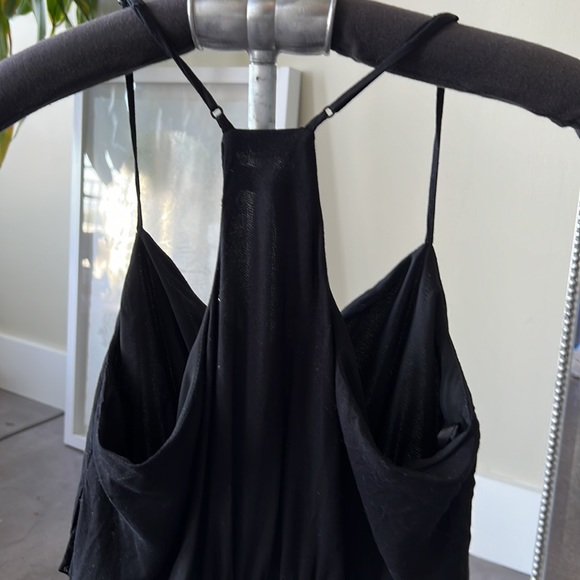 Color block dress. Blk spaghetti straps on top and beige bottom. Has pockets. - Picture 3 of 6